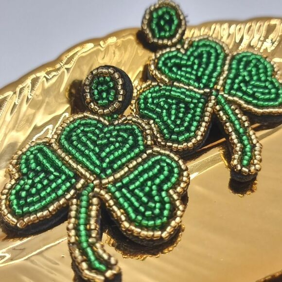 New GLASS SEED BEAD CLOVER St. Patrick's Day Statement earrings - Picture 6 of 9